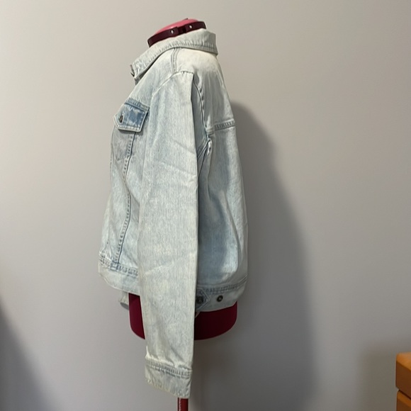 Vintage light wash denim jacket - Picture 3 of 6